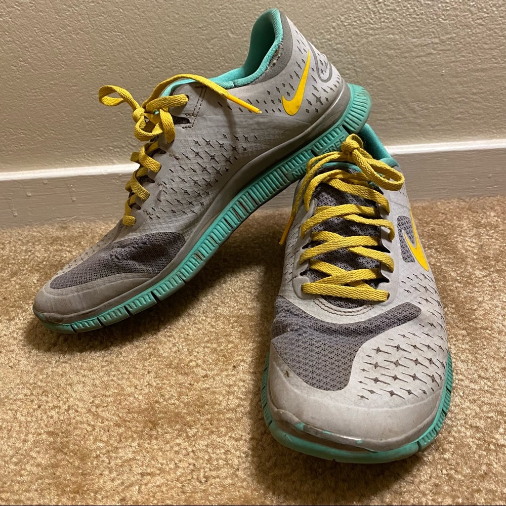 Nike || Livestrong Free Sneaker Size 9
